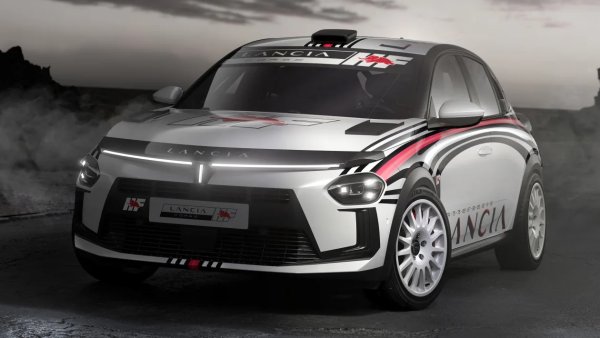 Марката е известна със своята мощ в ралитата, а нейният нов състезателен автомобил - Ypsilon Rally4 HF, е базиран на същата платформа като Peugeot 208 . Той идва с 1,2-литров двигател с турбокомпресор и мощност 209 к.с. Картинката допълват петстепенна ръчна трансмисия, диференциал с ограничено приплъзване. 

Влизането в рали етапите означава, че Lancia се нуждае от някакъв вид хомологационна (или свързана) кола, за да отбележи събитието. В този случай това е Ypsilon HF EV с 280 к.с., способен да ускори от 0-100 километра в час за 5,8 секунди. 